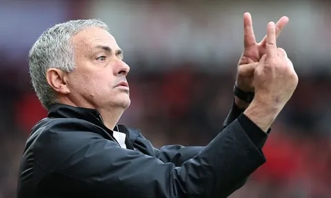"Man Utd khởi đầu chậm chạp là lỗi của Mourinho"