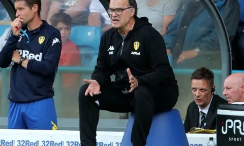 Xô nhựa thương hiệu Leeds bán đắt nhờ Marcelo Bielsa