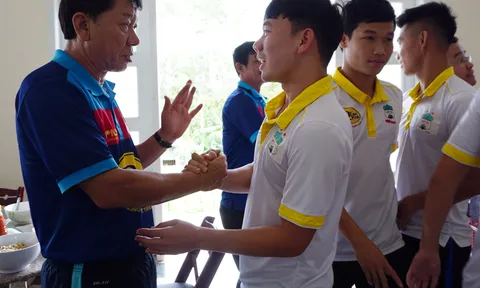 “Chiến” gà hầm sâm, Công Phượng và đồng đội đặt mục tiêu có huy chương V-League 2018