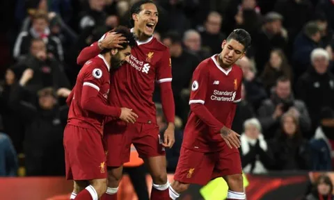 'Đá với Man Utd, cậu ấy chỉ cần đi dép, mặc áo len hở và phì phèo điếu thuốc'