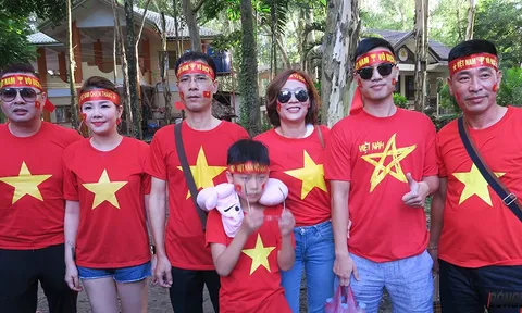 Fan nô nức đến Bacolod "tiếp lửa" ĐT Việt Nam
