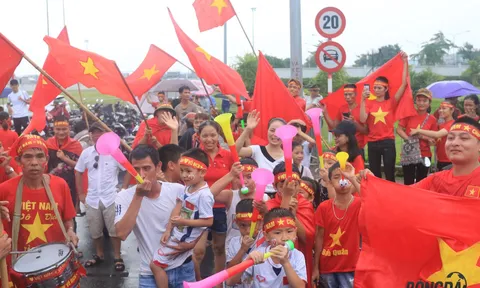 Fan Hà thành nô nức chào đón U23 Việt Nam
