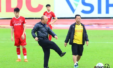 Trở lại Việt Nam, HLV Park Hang-seo "vi hành" tuyển quân chiến AFF Cup 2018