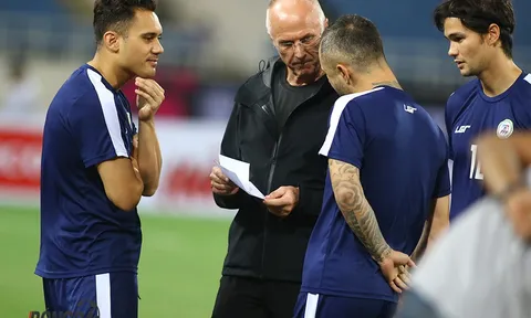 Thầy Beckham, Gerrard họp chiến thuật mơ đánh bại Việt Nam trên sân Mỹ Đình