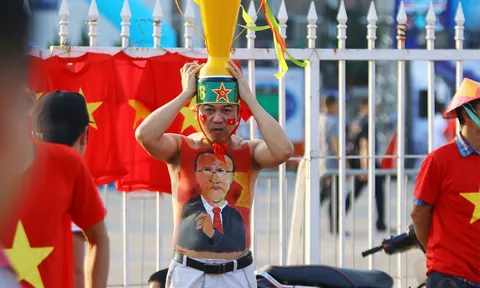 Fan hóa thân thành thầy Park ăn bánh mì đại chiến cùng Philippines