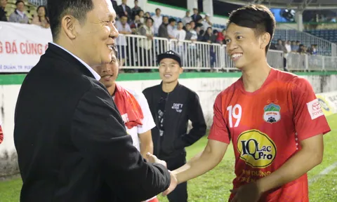 Thầy mới, thầy cũ mừng chiến công HAGL "quật ngã" Hà Nội FC
