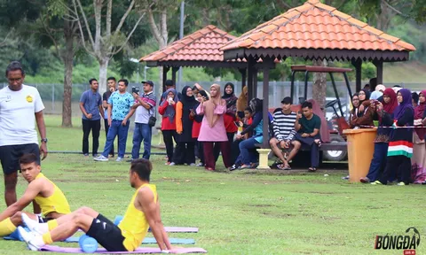 Fan mê tít "đại chiến" Việt Nam và những "chú hổ Malaysia"