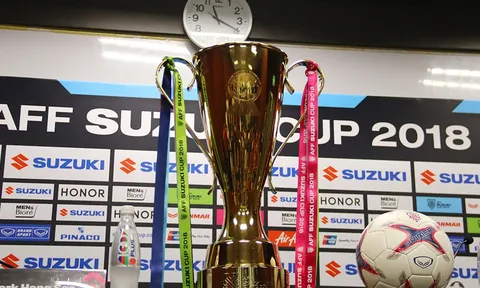 Ngắm Cúp vô địch AFF 2018 đẹp lung linh trước trận chung kết