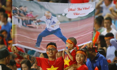 CĐV Việt Nam: Hai mảng sáng - tối trên khán đài