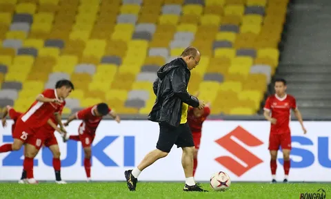 Thầy Park làm gì trên sân Bukit Jalil trước đại chiến Việt Nam vs Malaysia?