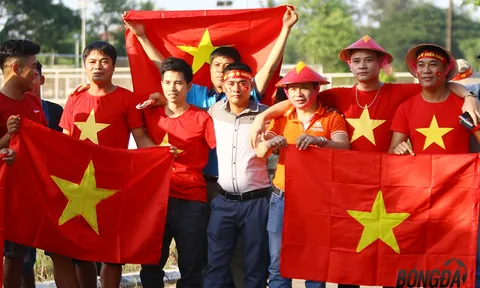 Cờ đỏ sao vàng dậy sóng trên "chảo lửa" Thuwanna
