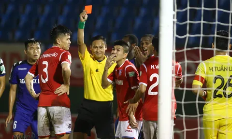 Vòng 22 V-League: Trọng tài "bẻ còi", SLNA đại thắng trên sân Vinh - Hà Nội "chết hụt" ở phố biển