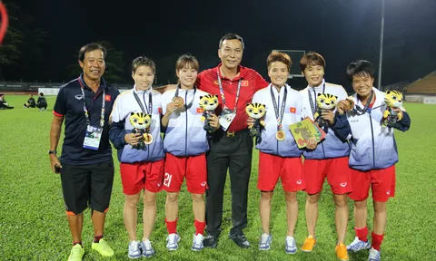 Gặt vàng SEA Games 29, Nữ Việt Nam “mỏi mòn” chờ tiền thưởng