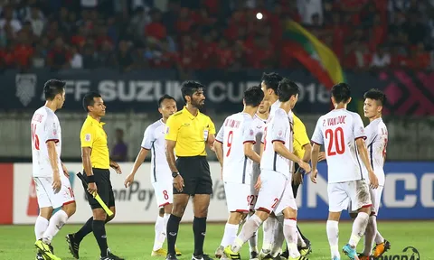 ĐT Việt Nam hòa Myanmar 0-0: HLV Park Hang-seo tiếc đứt ruột, học trò "bao vây" trọng tài