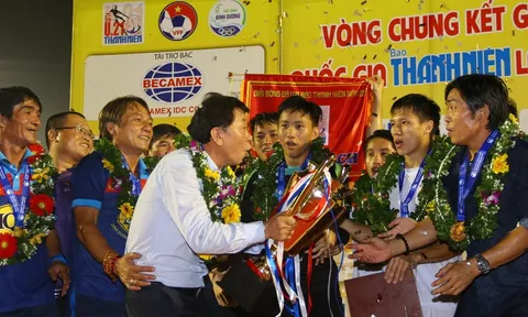 Ông Chung hái quả ngọt đầu tiên cùng bóng đá trẻ HAGL