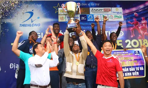 Bầu Tú trao Cup vô địch giải phủi lớn nhất Sài Gòn