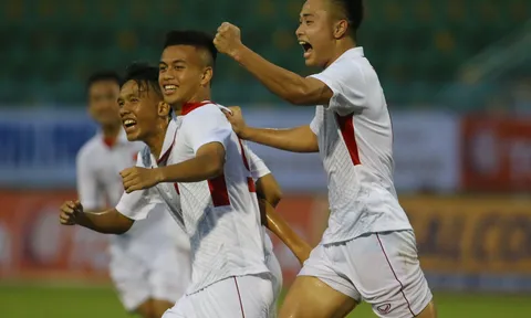 Khắc Khiêm đánh đầu đẳng cấp gỡ điểm cho U19 Việt Nam