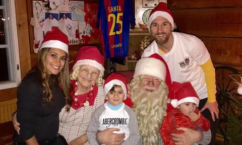 Messi 'tươi không cần tưới' mừng giáng sinh bên gia đình