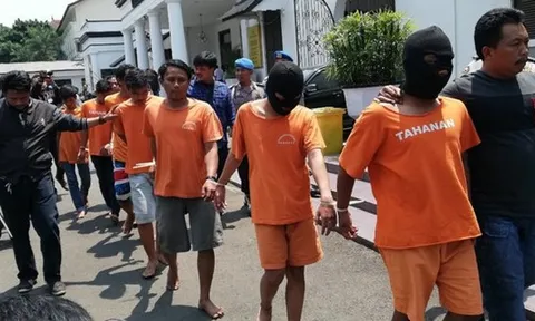 CLB Indonesia bị treo sân 2 năm vì CĐV đánh chết người