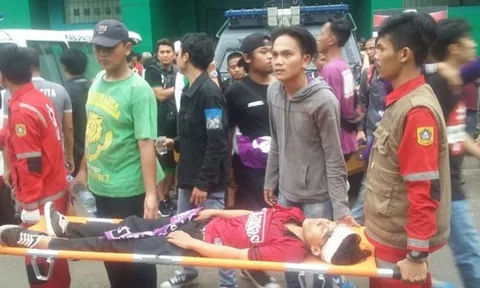 CĐV Indonesia thiệt mạng khi bạo lực leo thang ở giải hạng 2