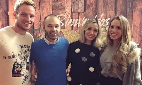Iniesta rủ 'cạ cứng' chung vui sinh nhật vợ yêu