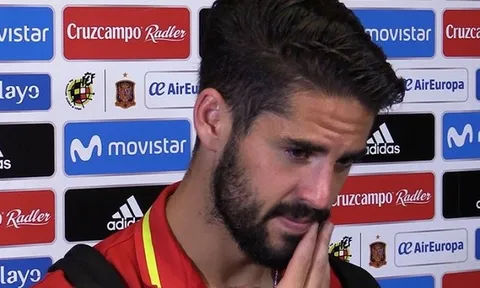 Isco: Thật đáng xấu hổ khi đưa chính trị vào bóng đá