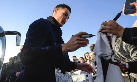 Ronaldo và dàn soái ca Juventus gây náo loạn Thụy Sỹ