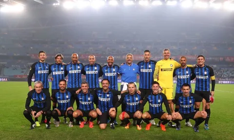 Javier Zanetti trẻ trung như 'nam thần' giữa những ông bạn già