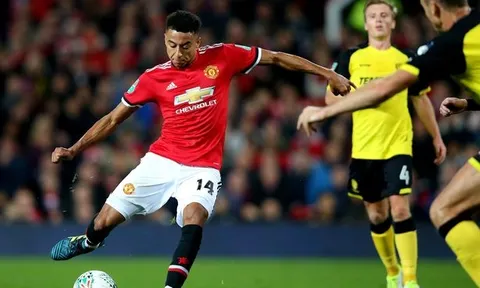 Jesse Lingard chơi tuyệt hay trước Burton Albion
