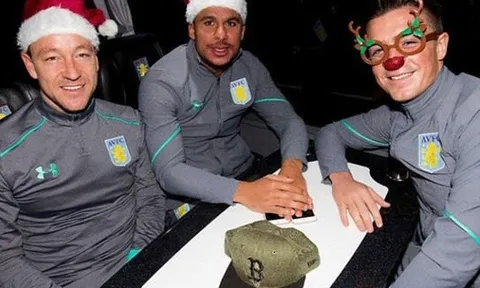 John Terry hóa ông già Noel đi phát quà Giáng sinh