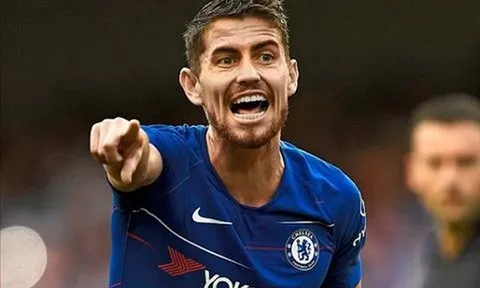 Bị Sarri la rầy, Jorginho chỉ thẳng điểm yếu của các đồng đội
