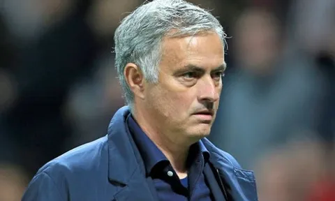 Mourinho lý giải nguyên nhân "trảm" Valencia và Sanchez trận Newcastle