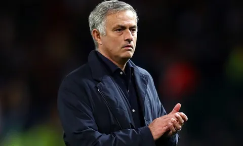 Hòa Valencia, Mourinho chê bai hàng thủ, hàng công cho đến... lực lượng an ninh