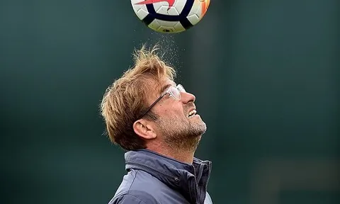 Jurgen Klopp khiến các học trò phải ngước nhìn với màn tâng bóng bằng đầu