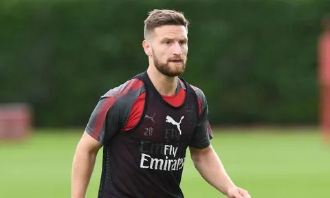 Juventus nhập cuộc, Arsenal nâng giá Mustafi