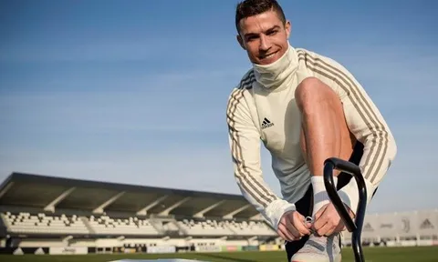 Mặc kệ Real sắp thiết lập kỷ lục lịch sử, Ronaldo vui vẻ trên sân tập Juventus