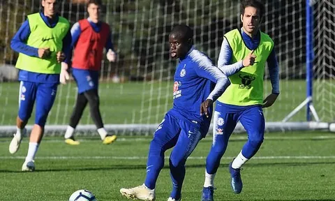 Kante lườm mắt đầy "chết chóc" trước đại chiến Man Utd