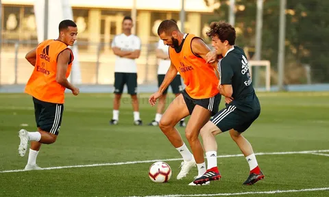 Karim Benzema đã vơi đi nỗi buồn tuyển Pháp