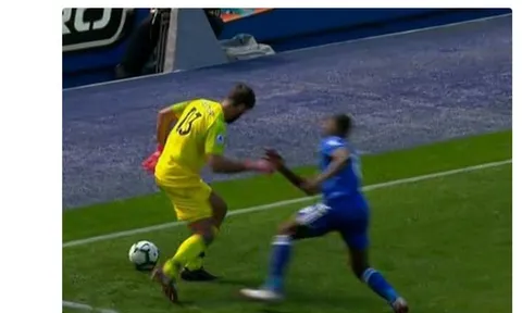 'Karius đang cười với trò hề của Alisson'