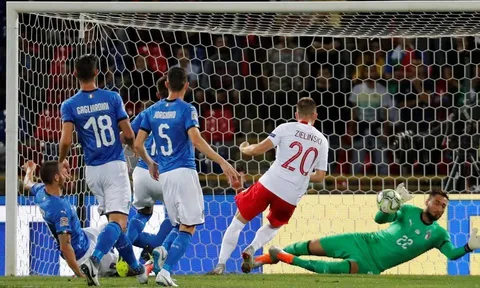 Kẻ 3 lần sút tung lưới "Buffon đệ nhị" trong chưa đầy 1 tháng là ai?