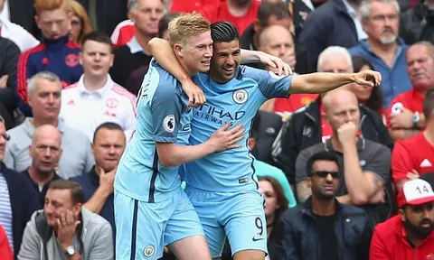 Kevin De Bruyne làm câm lặng sân Old Trafford mùa trước