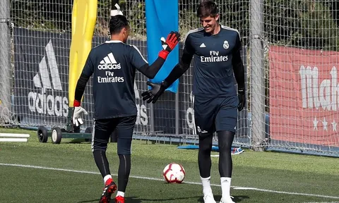Thibaut Courtois: "Tôi chẳng có vấn đề gì với Keylor Navas cả"