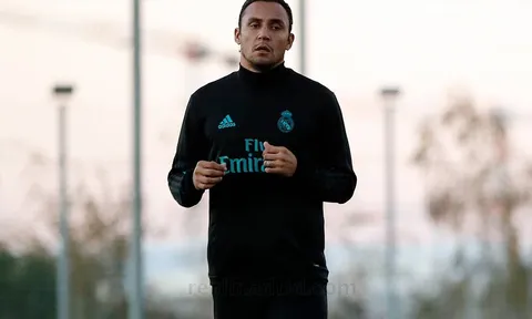 Keylor Navas trở lại tập luyện