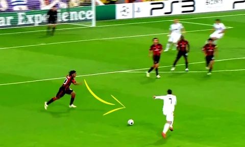 Khi Cristiano Ronaldo khiến Ronaldinho nổi đóa