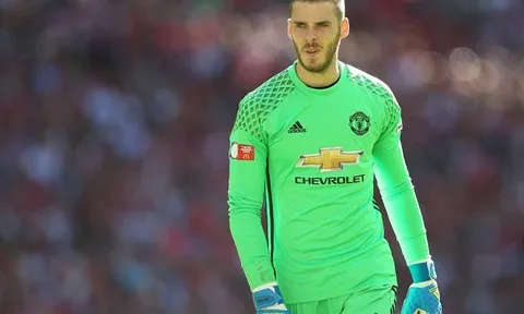 Khi De Gea trổ tài sút phạt
