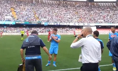 Khoảnh khắc bùng nổ tại San Paolo sau khi Hamsik phá kỷ lục của Maradona
