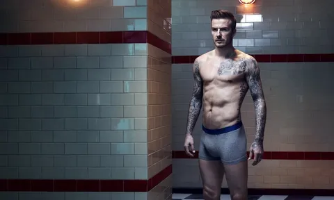 Khoảnh khắc David Beckham đốn tim chị em phụ nữ