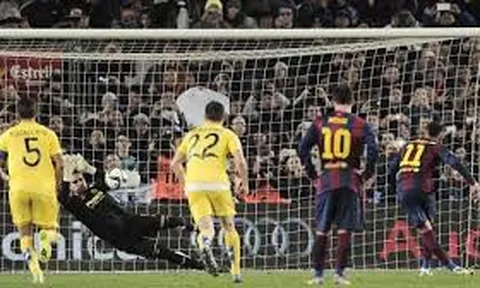 Khoảnh khắc Messi nhường Neymar đá penalty