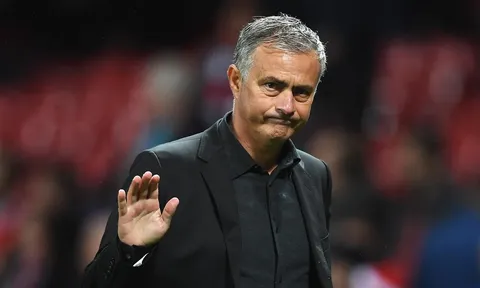 Không ai có thể đánh bại Mourinho vào... Chủ nhật