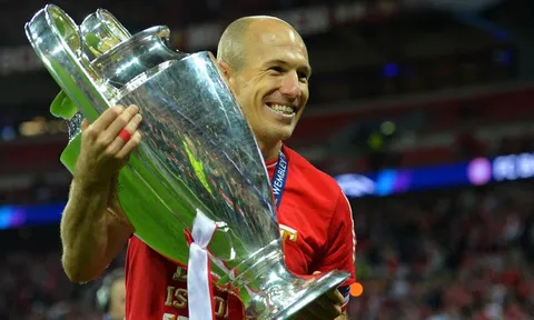 Không chỉ Messi, Robben cũng đã cán mốc 100